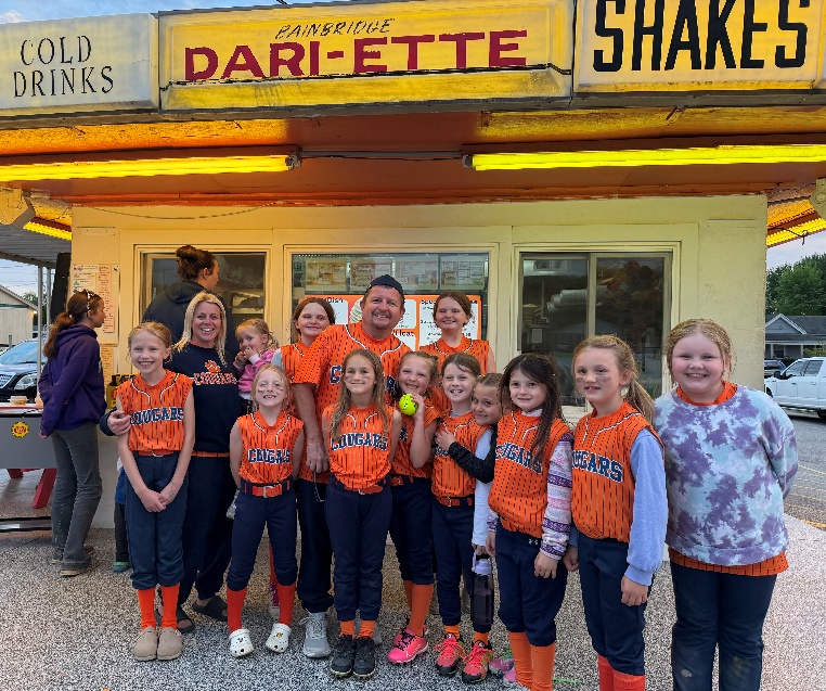 Youth softball team photo